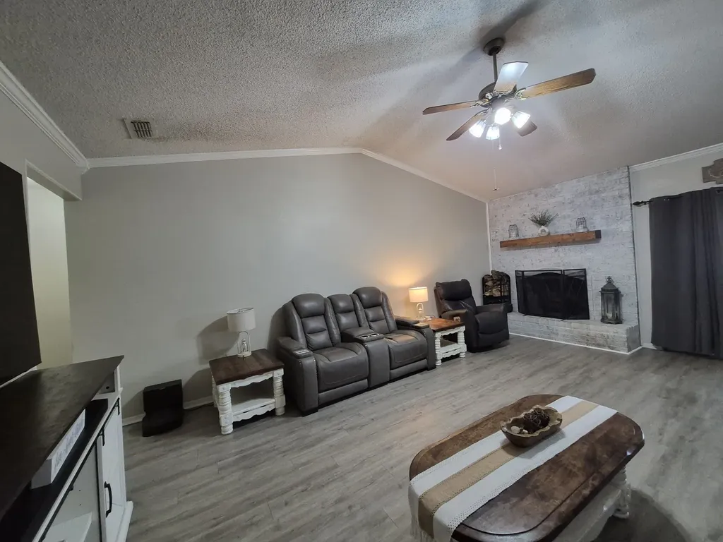 405 W Lindenwood Lane Hewitt TX 76643