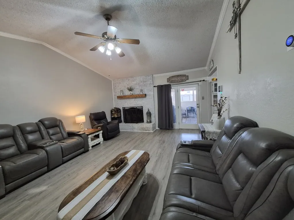 405 W Lindenwood Lane Hewitt TX 76643