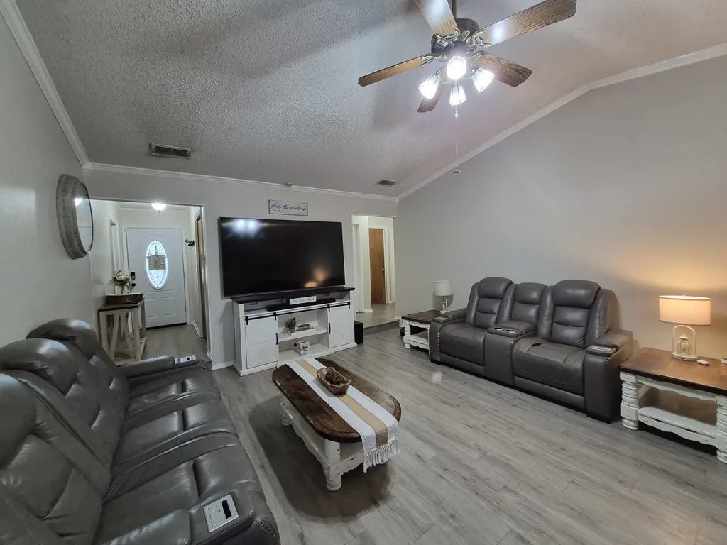 405 W Lindenwood Lane Hewitt TX 76643