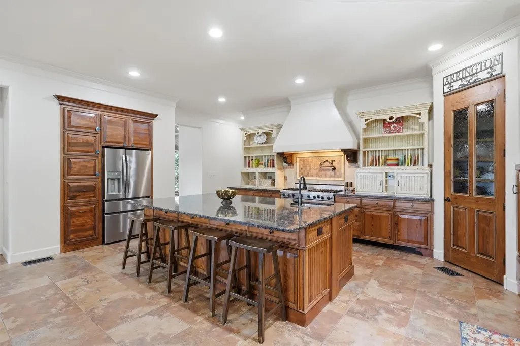 6710 Westover Drive Granbury TX 76049