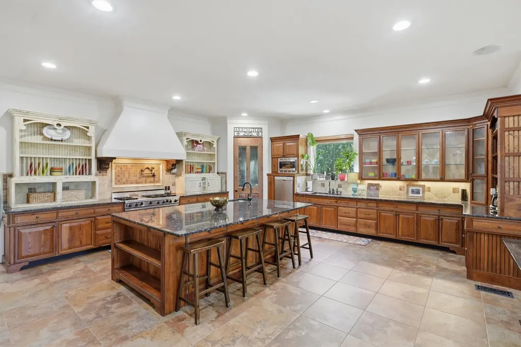 6710 Westover Drive Granbury TX 76049