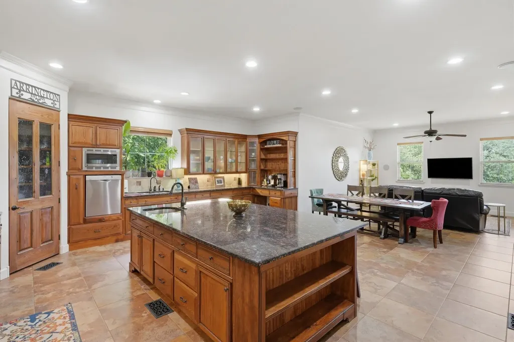 6710 Westover Drive Granbury TX 76049