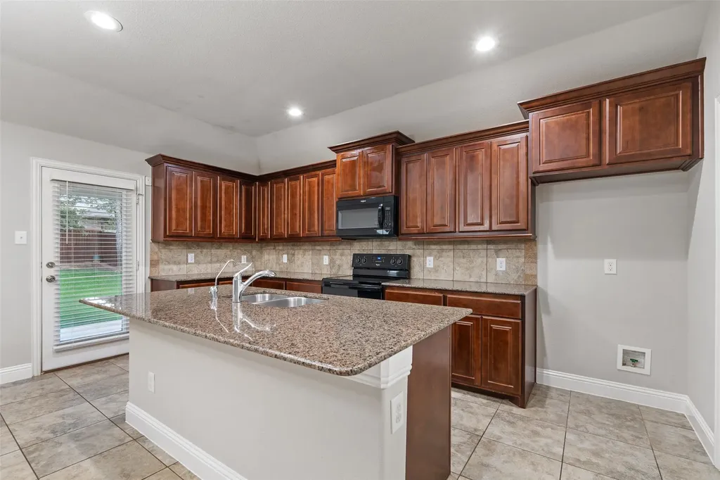 3733 Cecelia Lane Forest Hill TX 76140