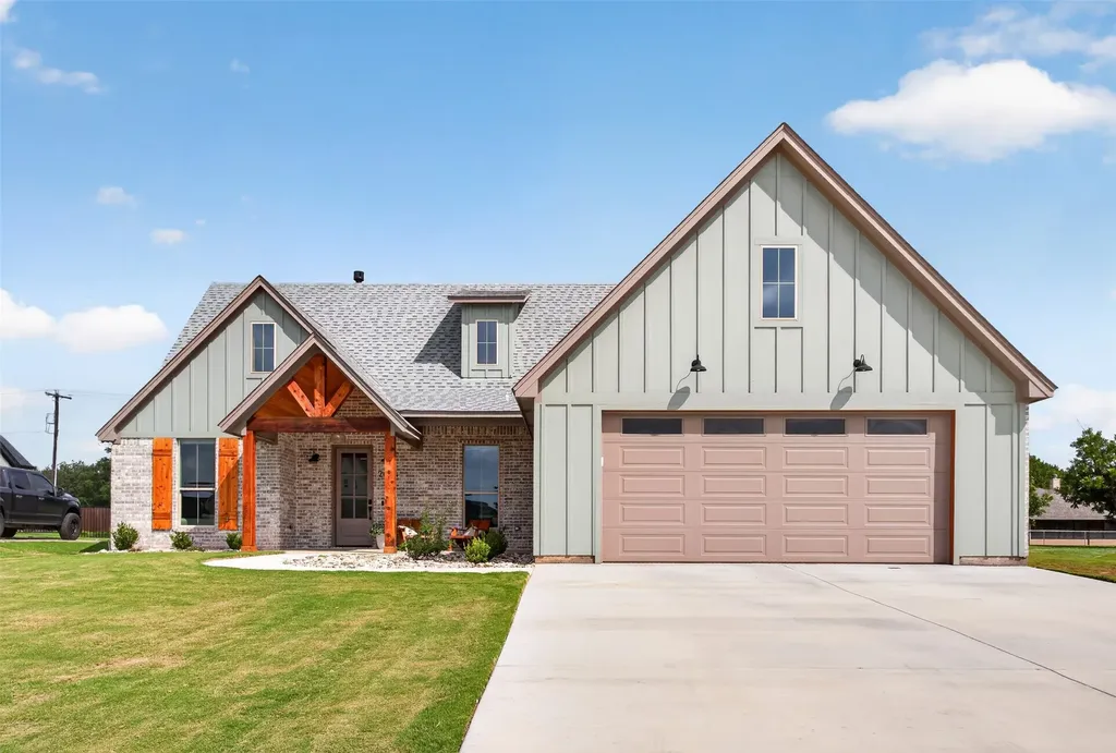 2604 Candlestick Drive Granbury TX 76049