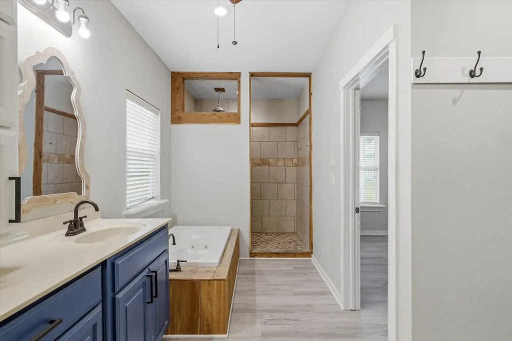 14227 County Road 438 Lindale TX 75771
