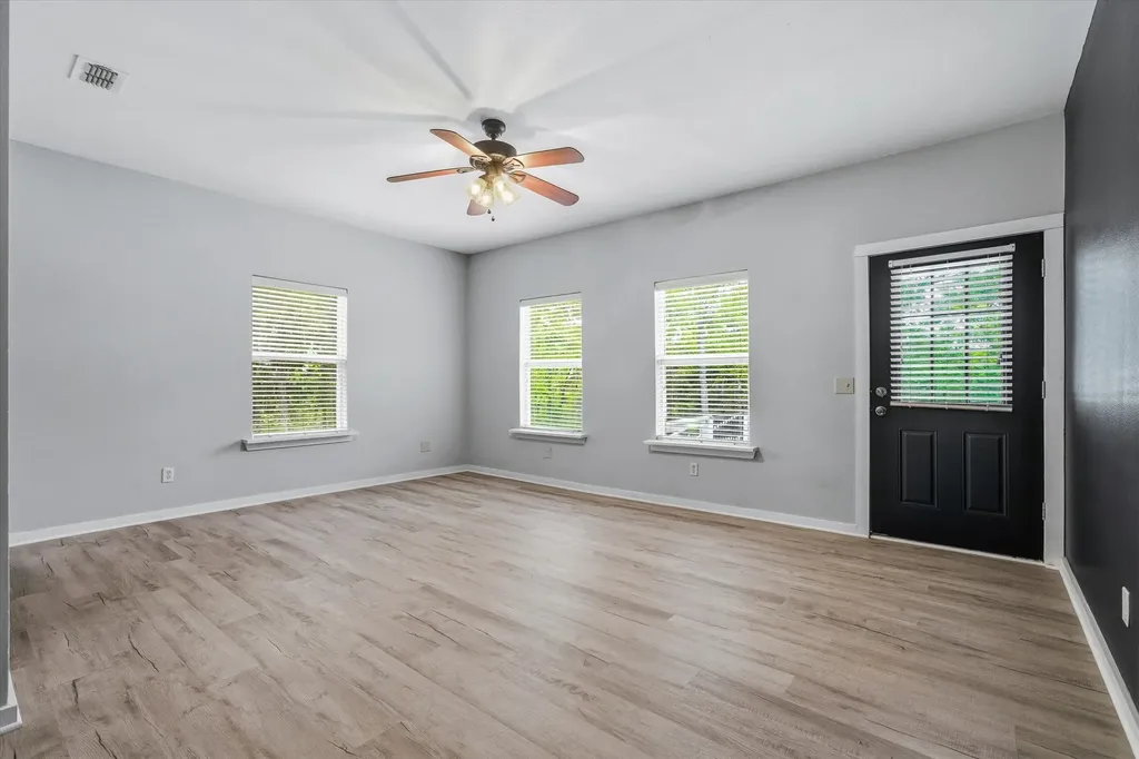 14227 County Road 438 Lindale TX 75771