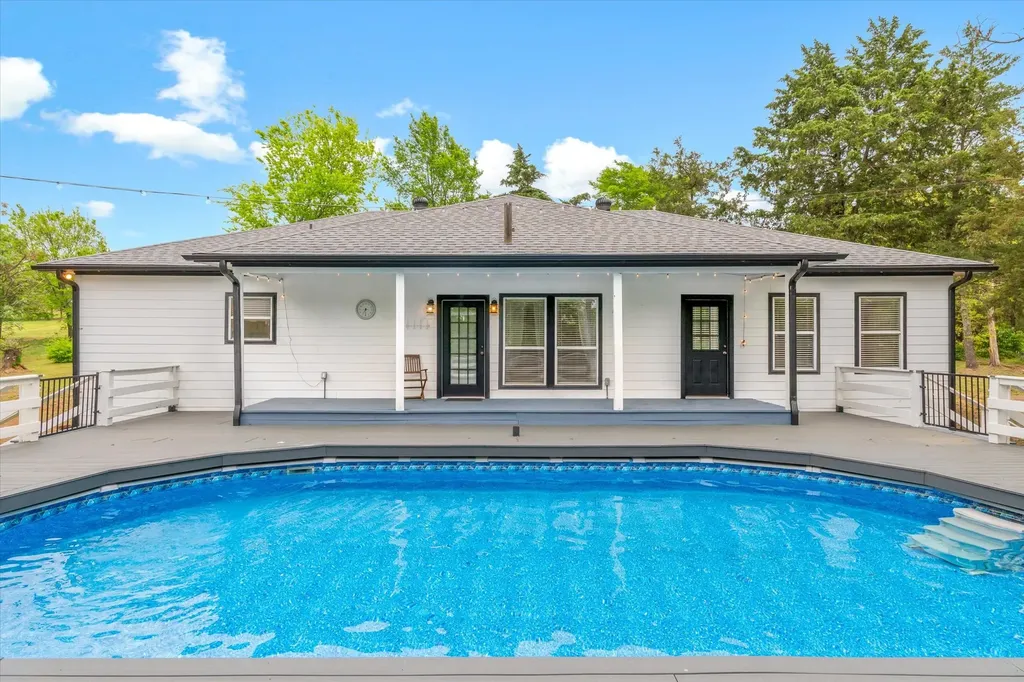 14227 County Road 438 Lindale TX 75771