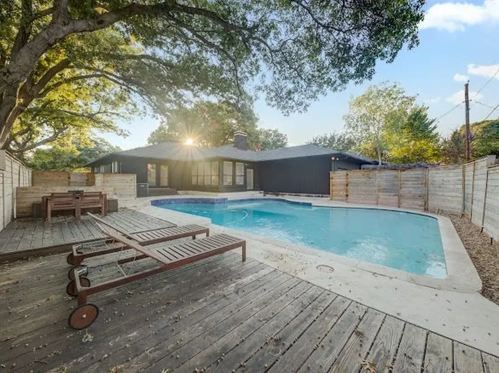 9667 Timberleaf Drive Dallas TX 75243