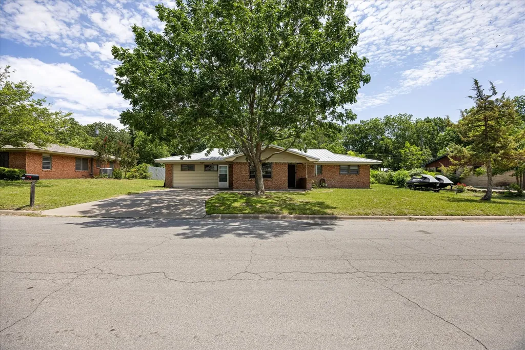 575 N Charlotte Avenue Stephenville TX 76401