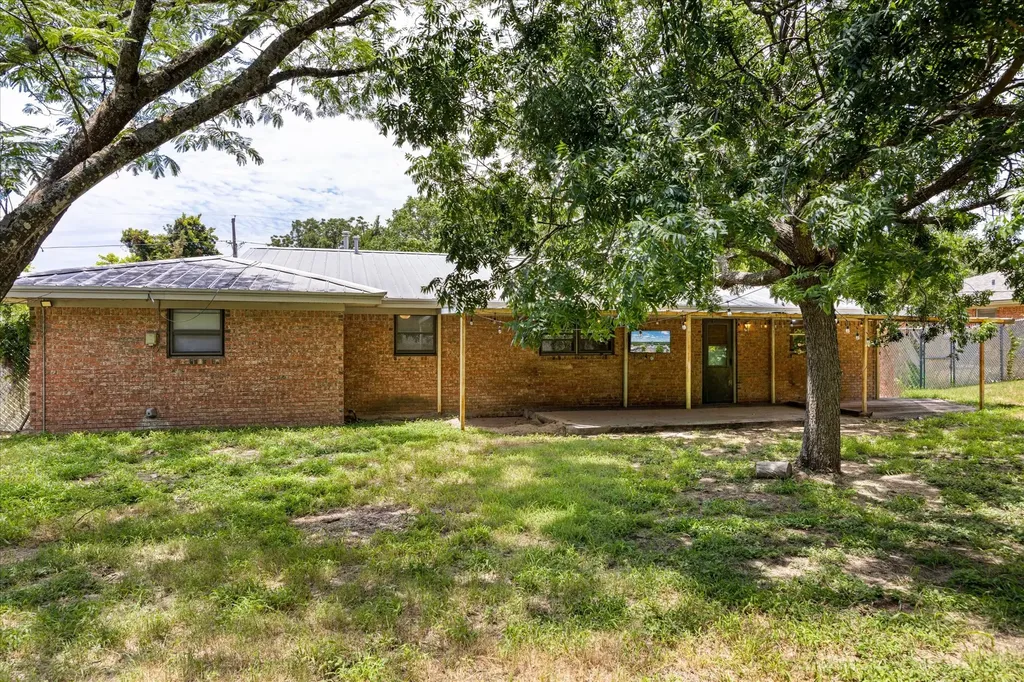 575 N Charlotte Avenue Stephenville TX 76401