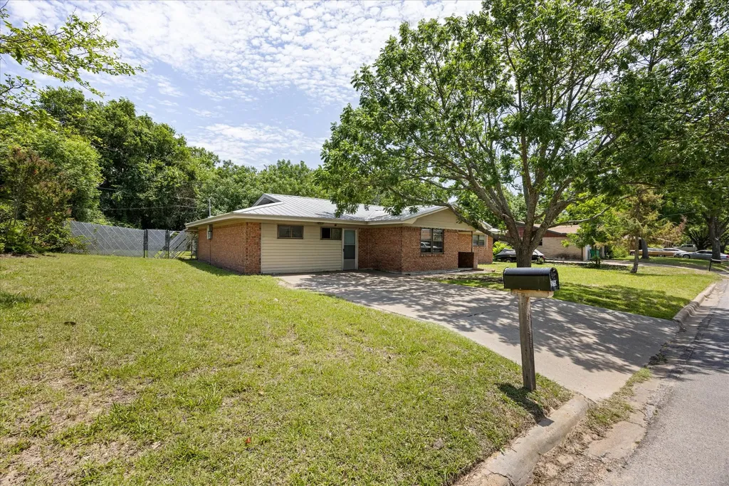 575 N Charlotte Avenue Stephenville TX 76401