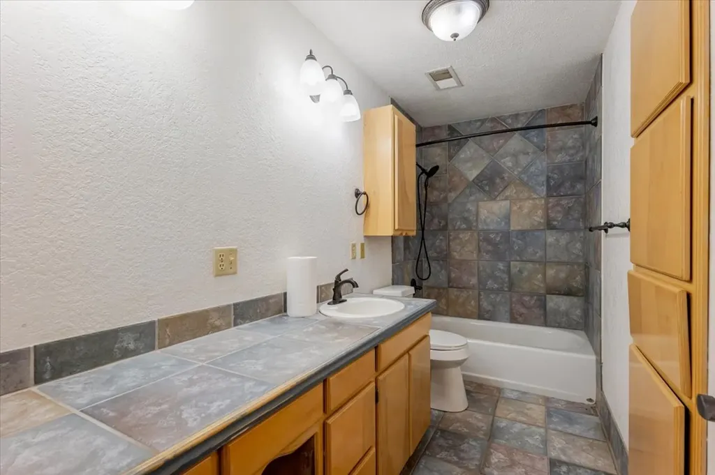 308 Hallvale Drive White Settlement TX 76108