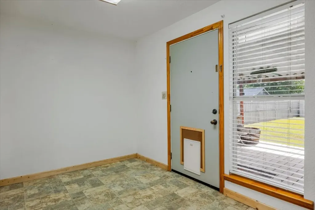308 Hallvale Drive White Settlement TX 76108
