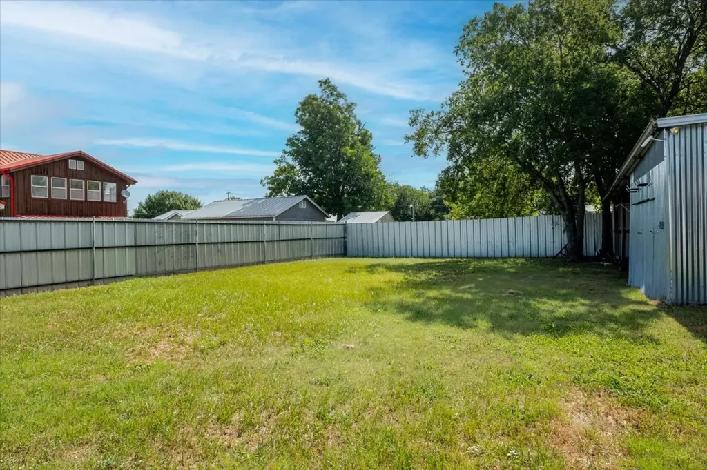 308 Hallvale Drive White Settlement TX 76108