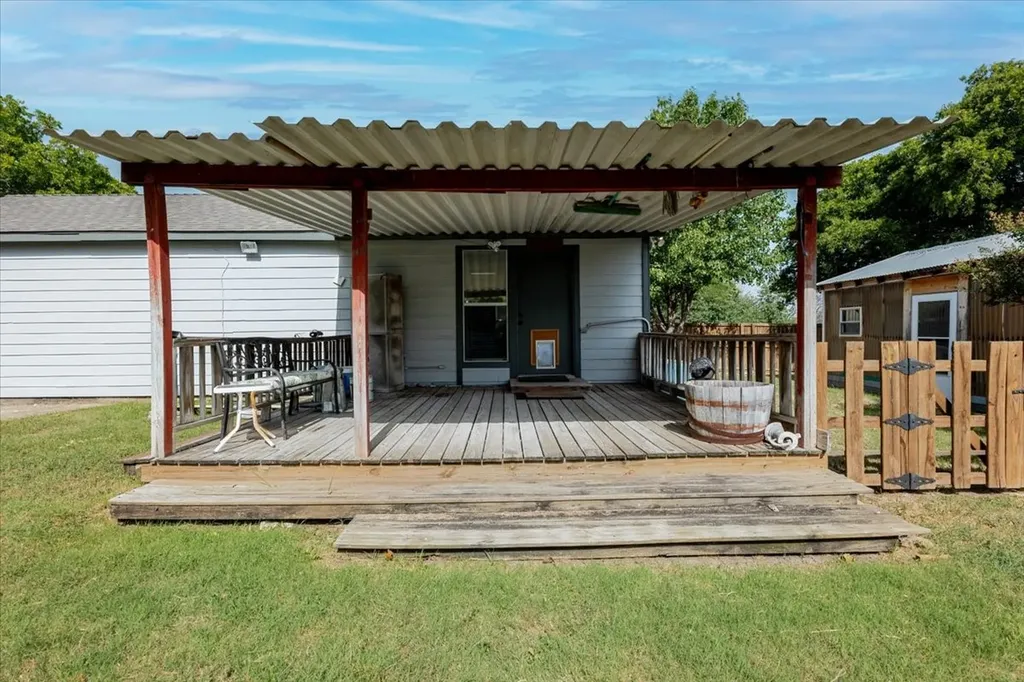 308 Hallvale Drive White Settlement TX 76108