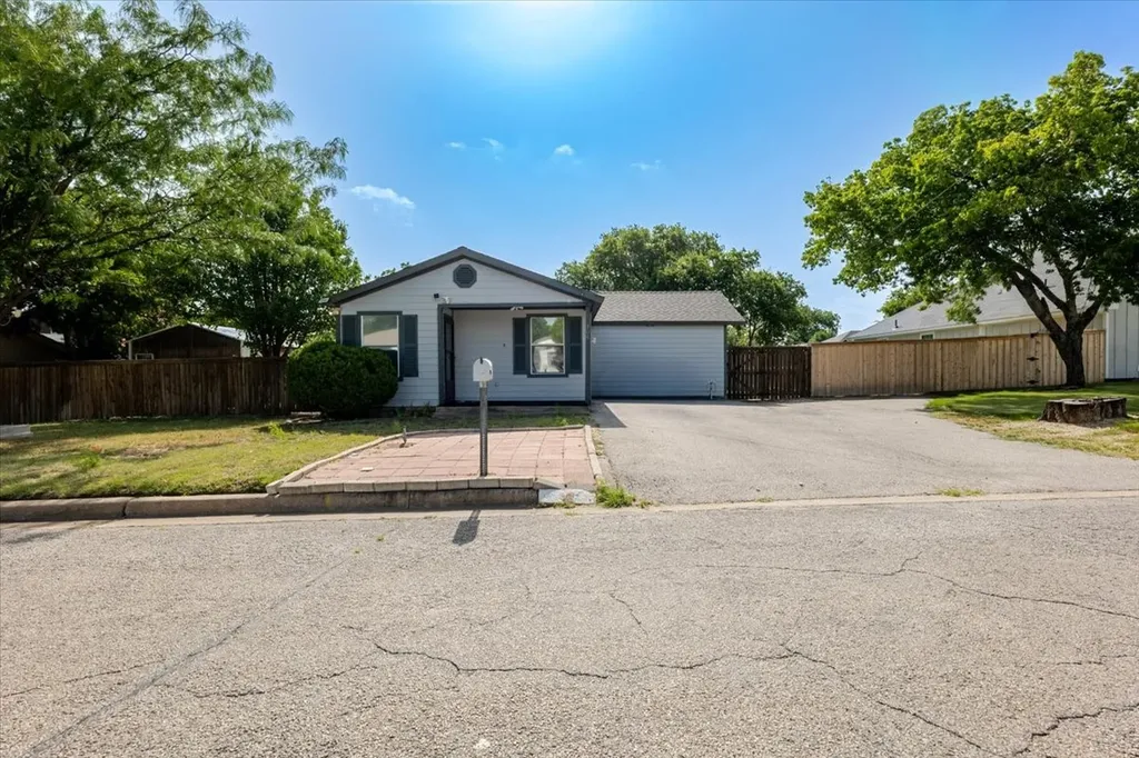 308 Hallvale Drive White Settlement TX 76108