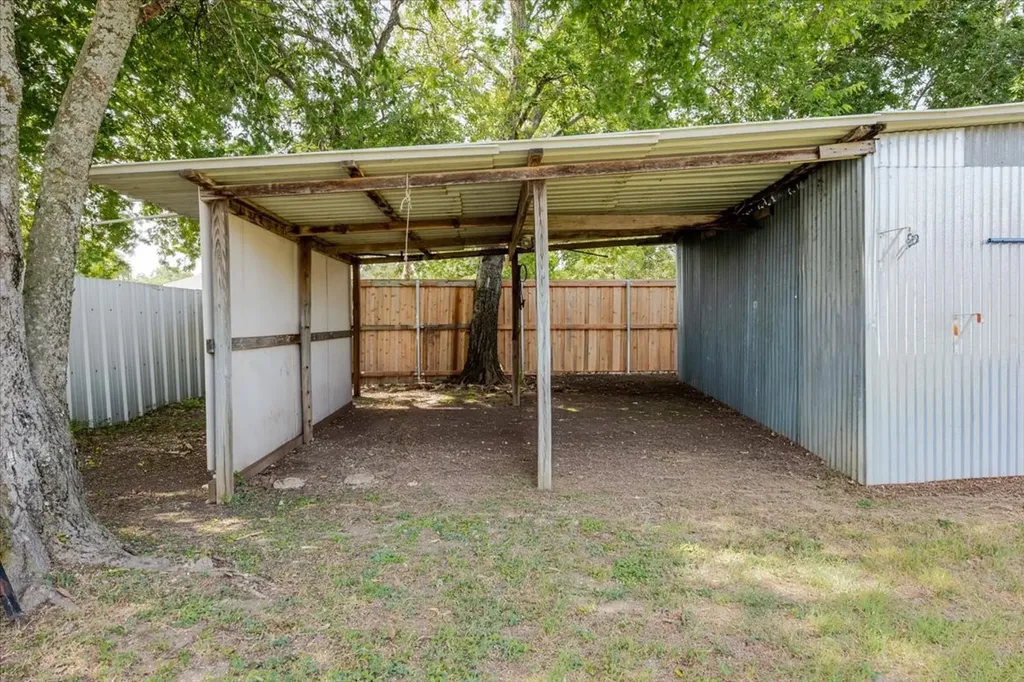 308 Hallvale Drive White Settlement TX 76108