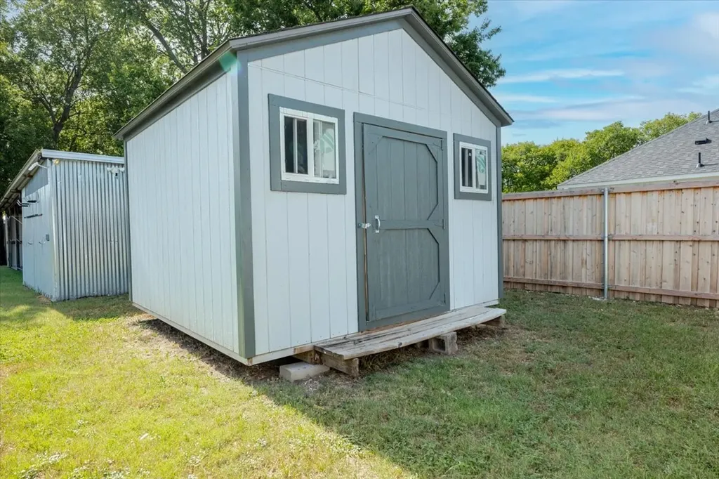 308 Hallvale Drive White Settlement TX 76108