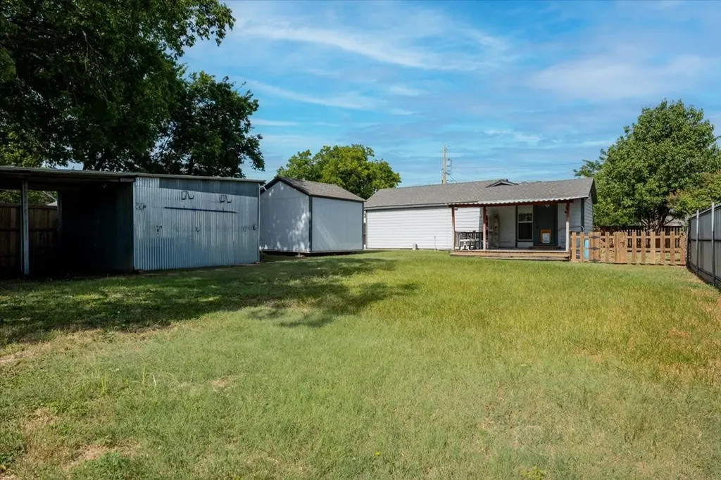 308 Hallvale Drive White Settlement TX 76108