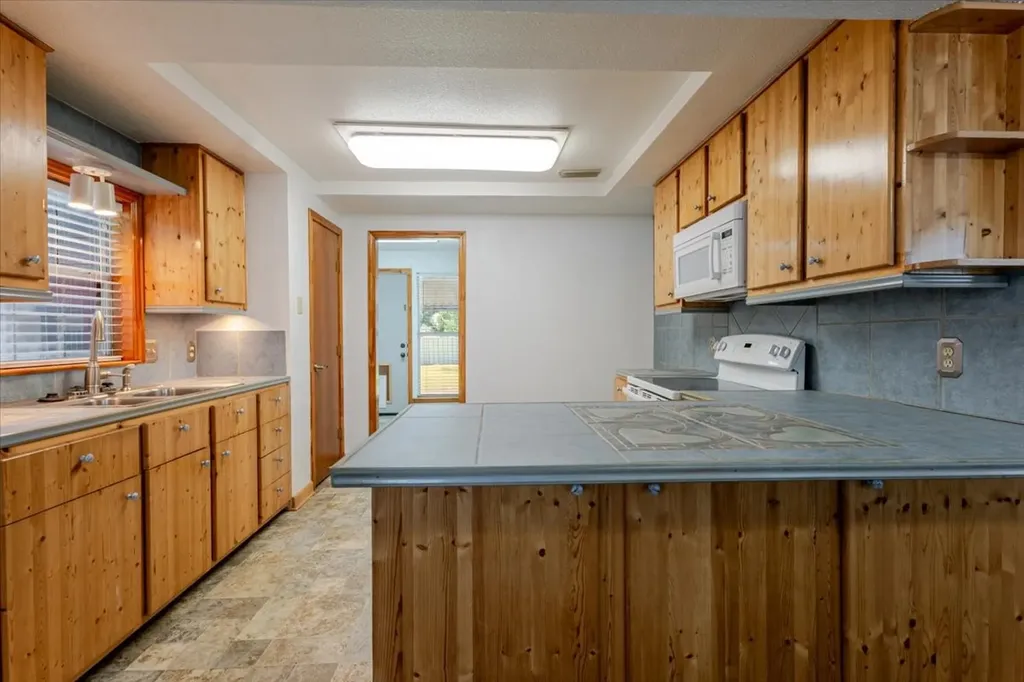 308 Hallvale Drive White Settlement TX 76108
