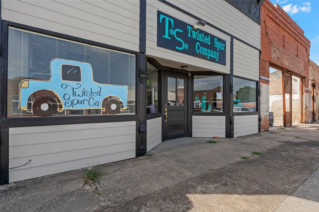 219 E Ave C Rosebud TX 76570