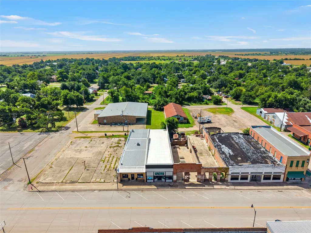 219 E Ave C Rosebud TX 76570