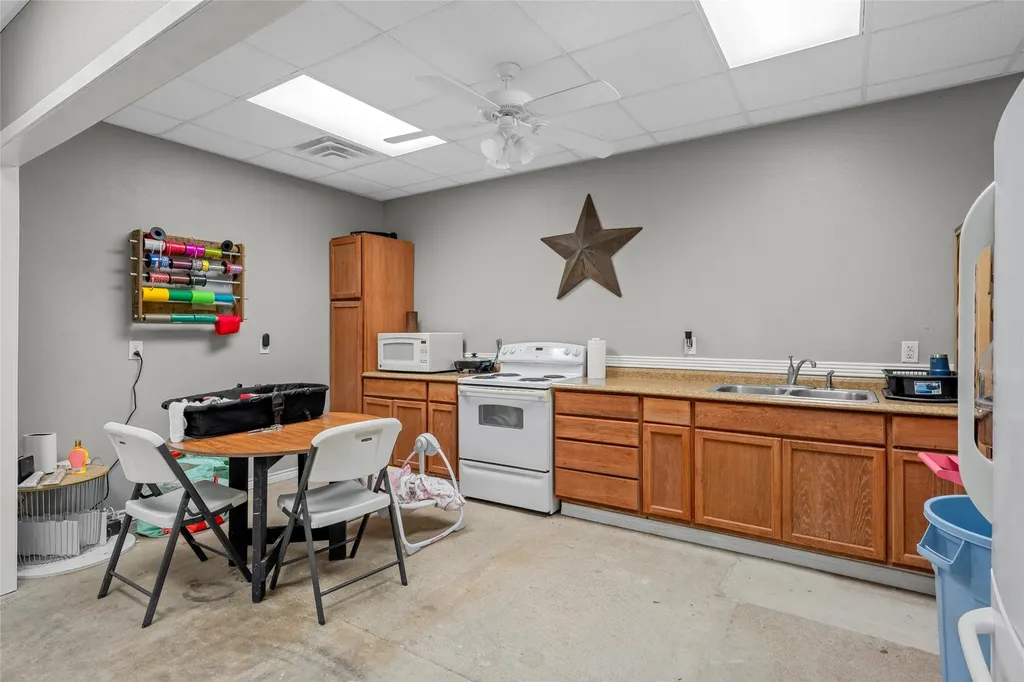 219 E Ave C Rosebud TX 76570