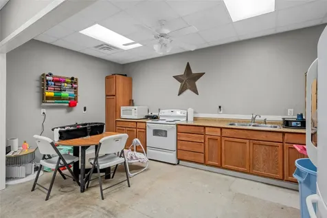 219 E Ave C Rosebud TX 76570