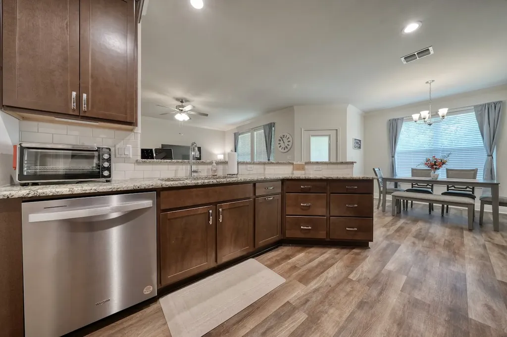 6111 Hamilton Meadows Way Tyler TX 75703