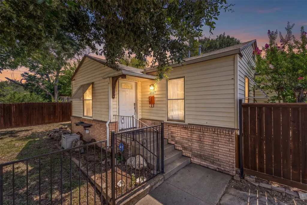4807 Penrose Avenue Fort Worth TX 76116