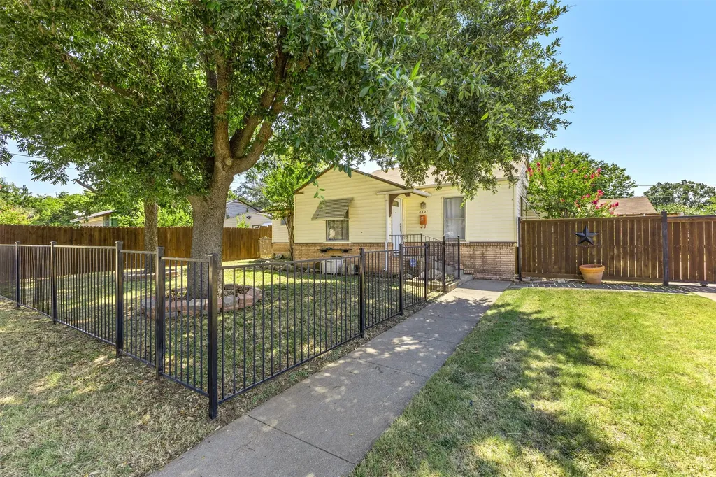 4807 Penrose Avenue Fort Worth TX 76116