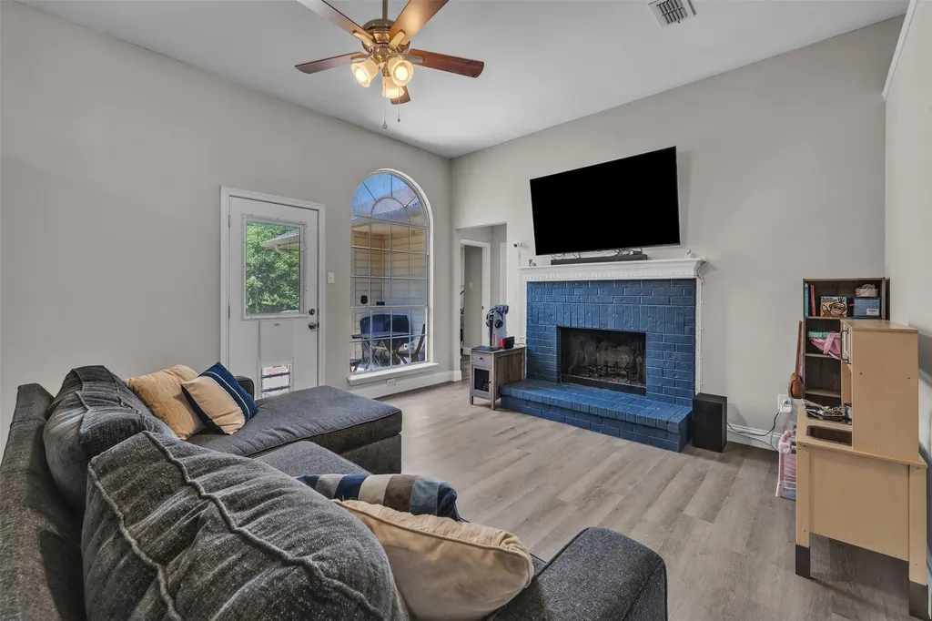 1409 Prentice Street Arlington TX 76018