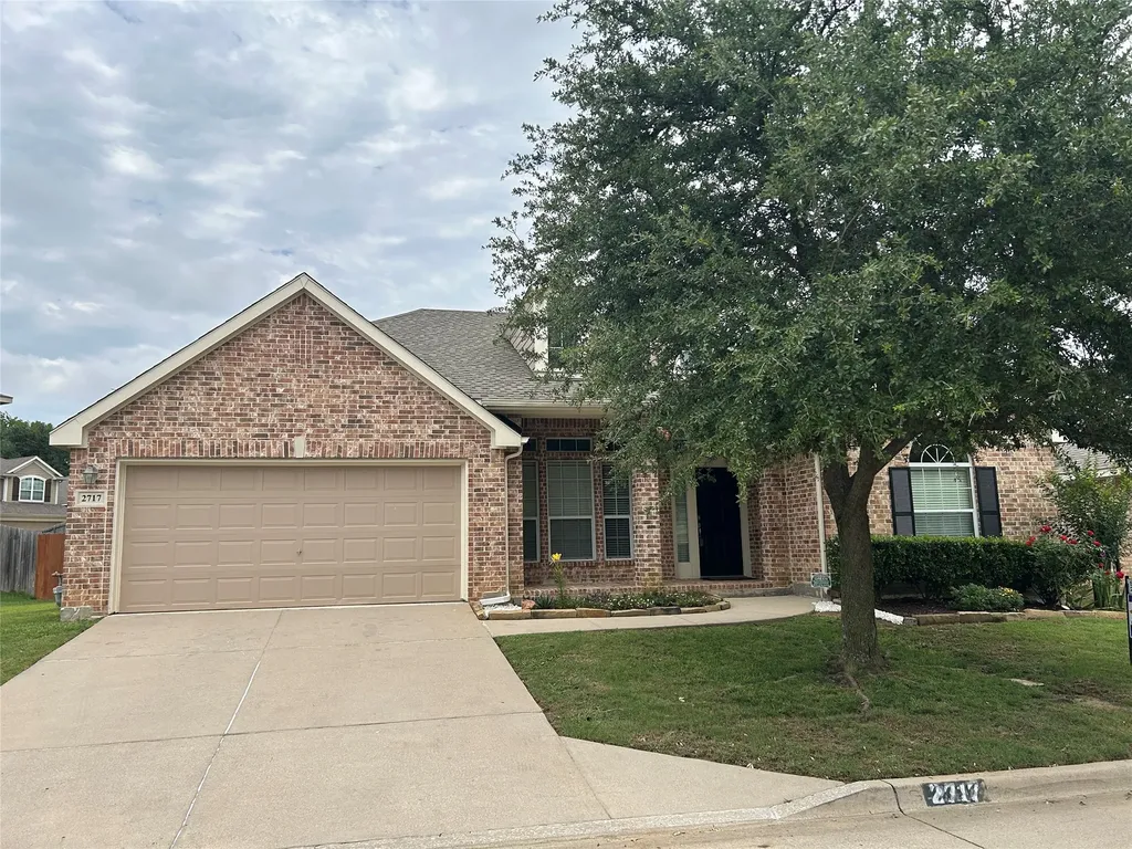 2717 Foxpoint Trail Arlington TX 76017