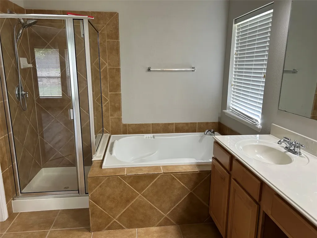 2717 Foxpoint Trail Arlington TX 76017