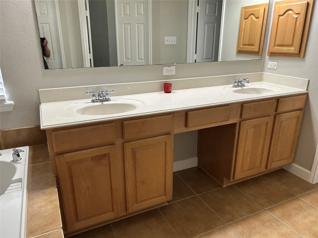2717 Foxpoint Trail Arlington TX 76017