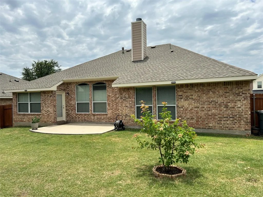 2717 Foxpoint Trail Arlington TX 76017