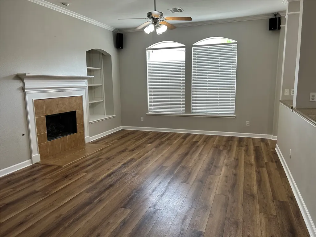 2717 Foxpoint Trail Arlington TX 76017
