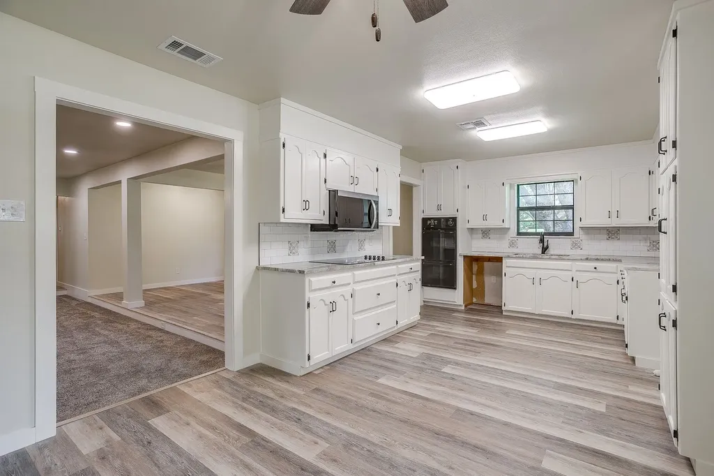 1009 Abbie Lane Glen Rose TX 76043
