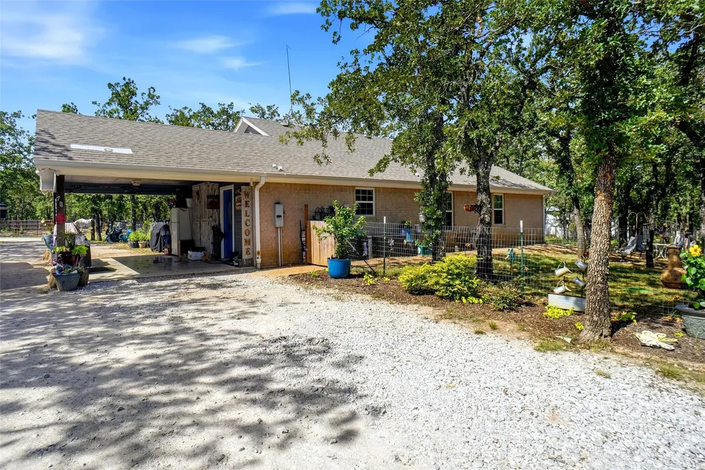 211 Spring Valley Road Paradise TX 76073