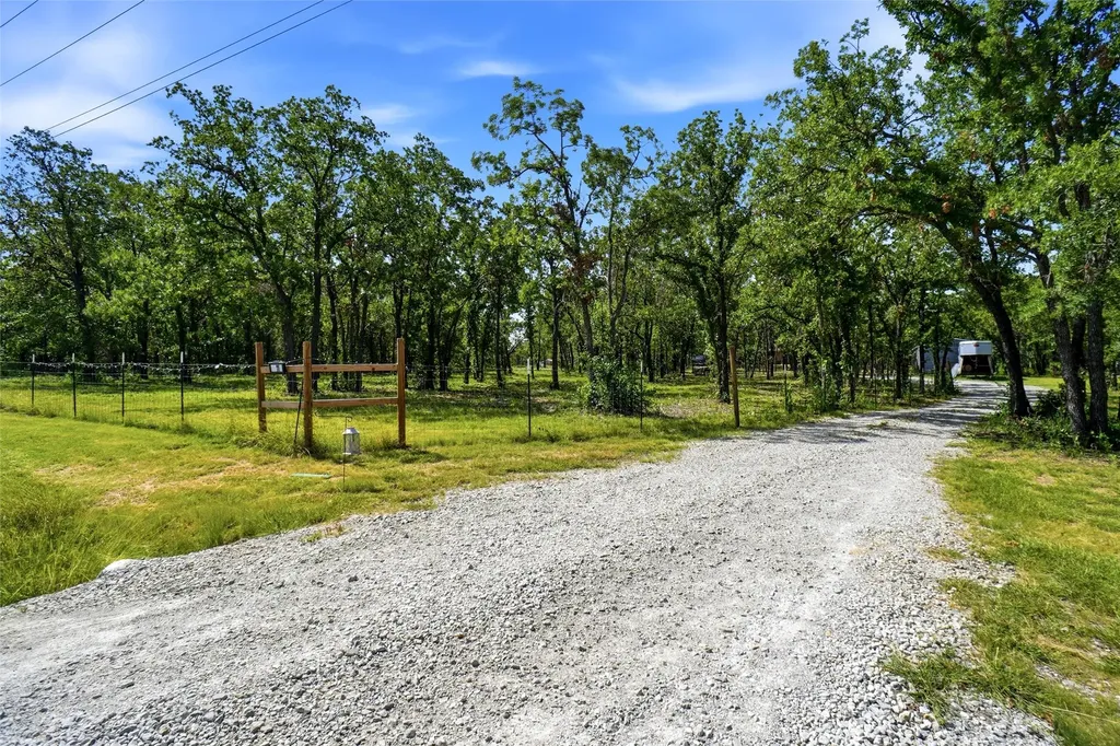 211 Spring Valley Road Paradise TX 76073