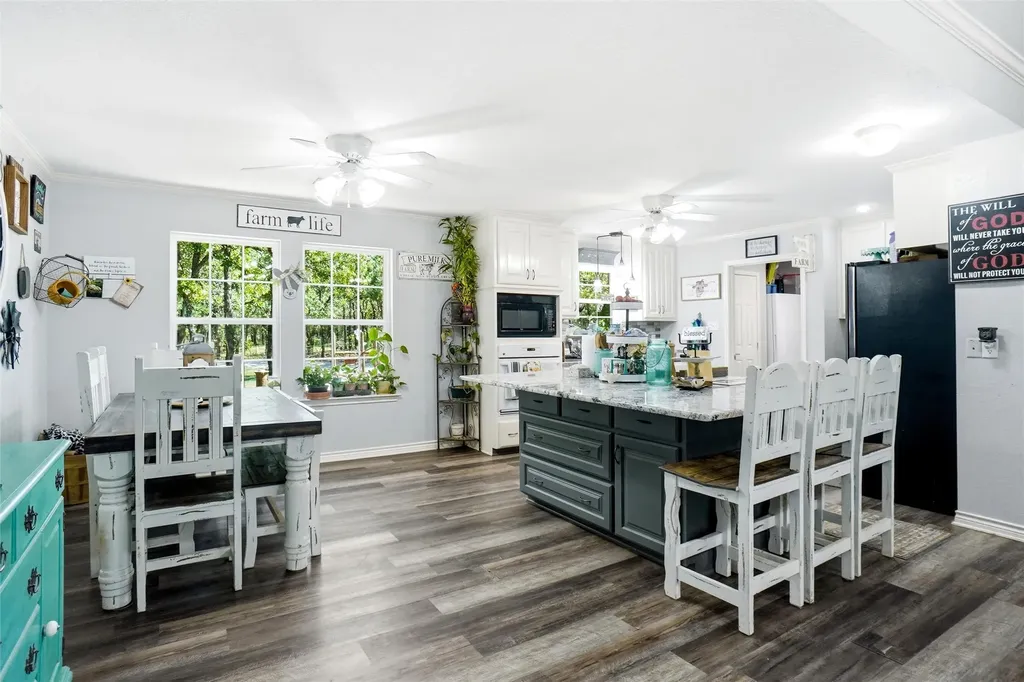 211 Spring Valley Road Paradise TX 76073