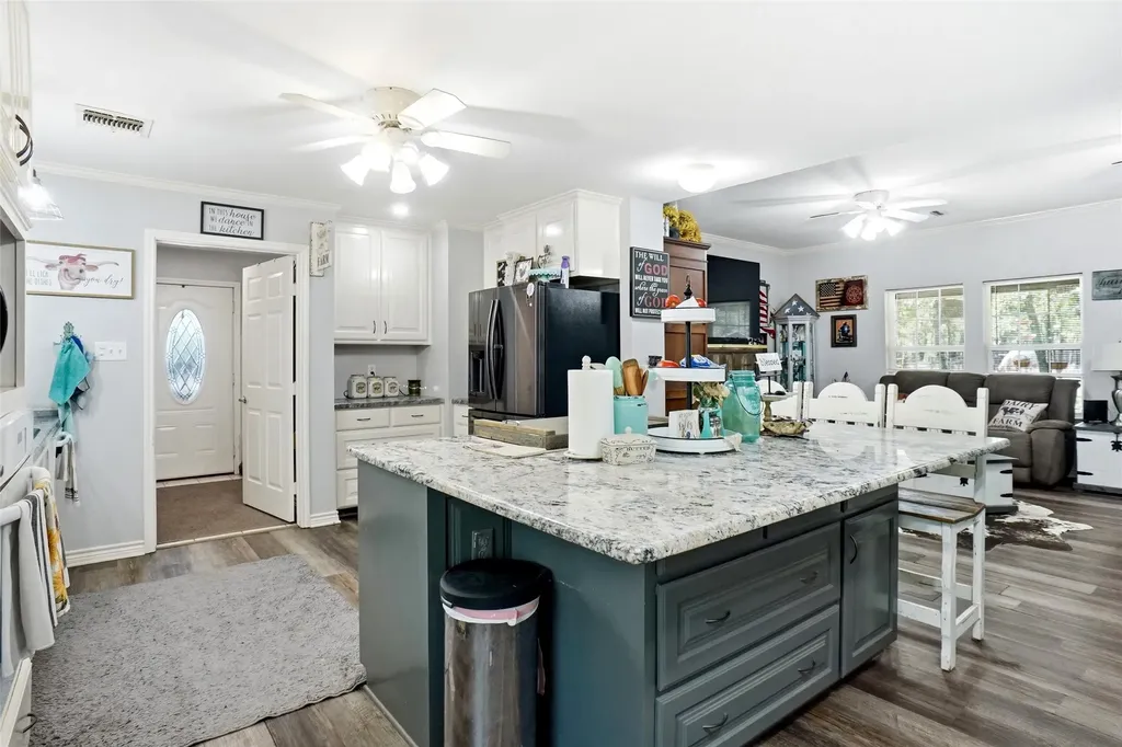 211 Spring Valley Road Paradise TX 76073