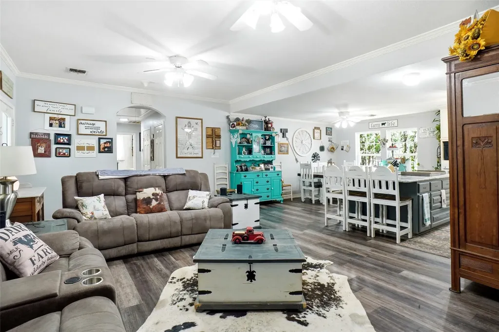 211 Spring Valley Road Paradise TX 76073
