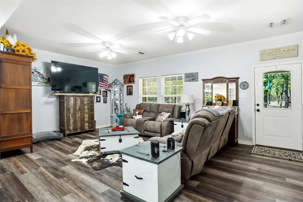 211 Spring Valley Road Paradise TX 76073