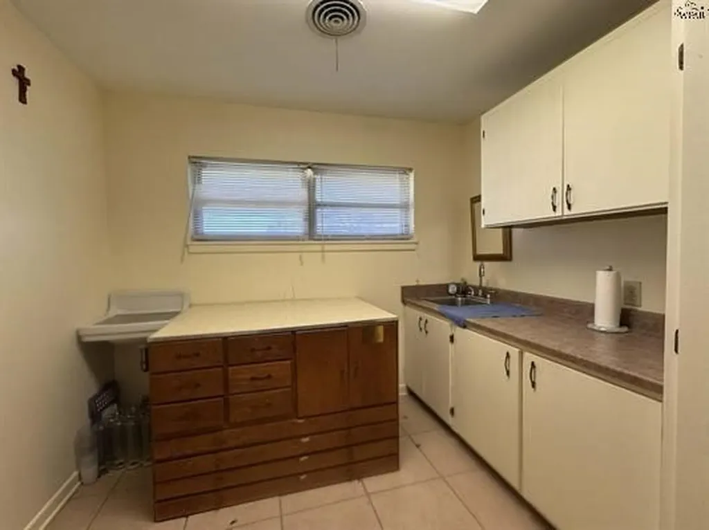 815 E Gilbert Street Henrietta TX 76365