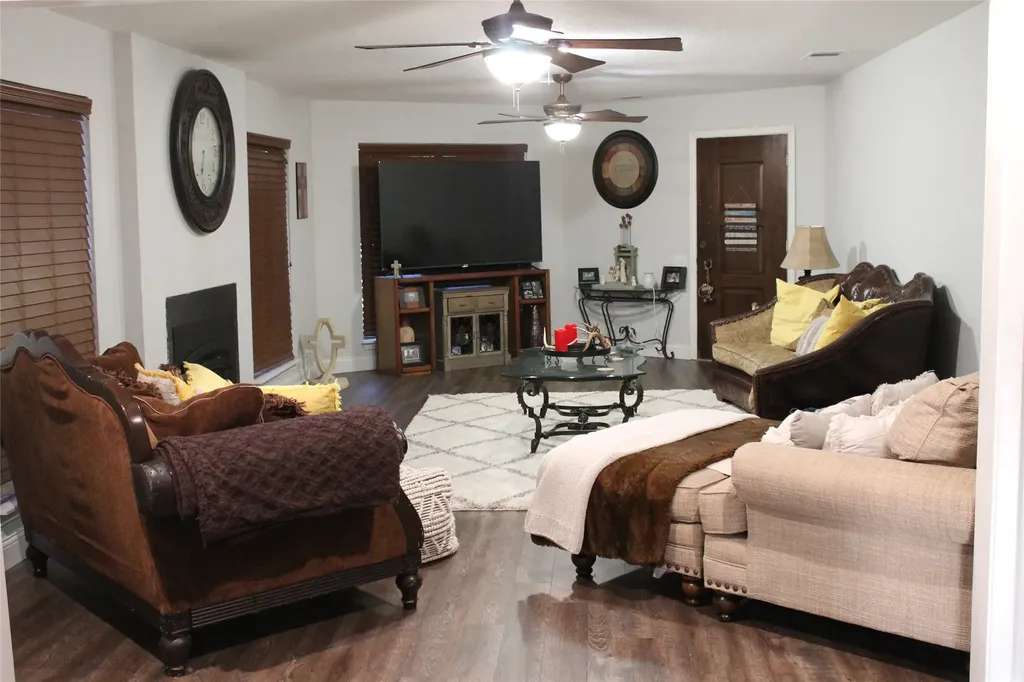 121 Port O Call Court Runaway Bay TX 76426