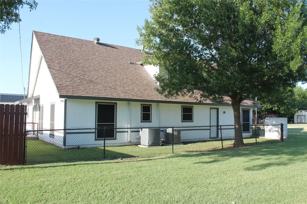 121 Port O Call Court Runaway Bay TX 76426