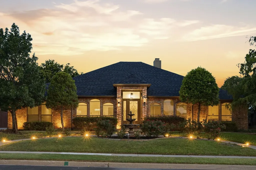 303 Quail Crest Drive Bedford TX 76021