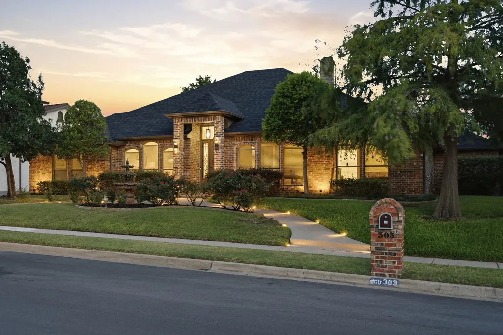 303 Quail Crest Drive Bedford TX 76021