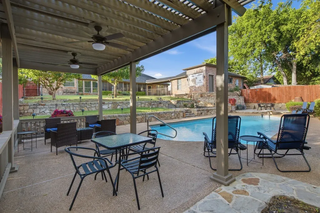 303 Quail Crest Drive Bedford TX 76021